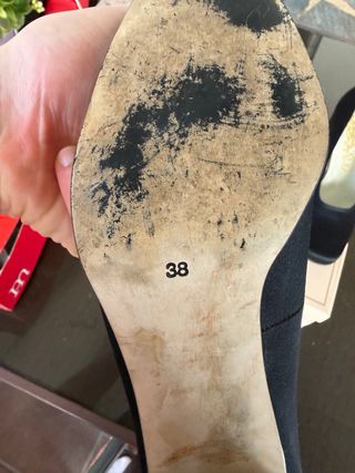 Tacones negros elegantes y sofisticados