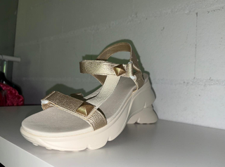 Sandalias doradas cómodas talla 41