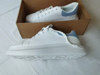 Sneakers sportive bianche e blu da uomo