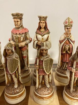 Ajedrez con figuras de alabastro.Nigri