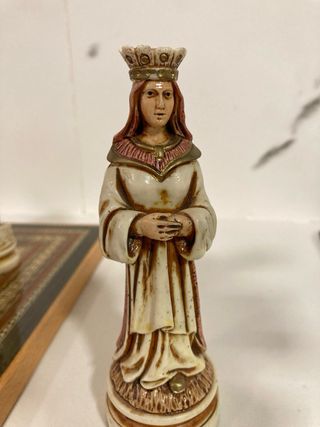 Ajedrez con figuras de alabastro.Nigri