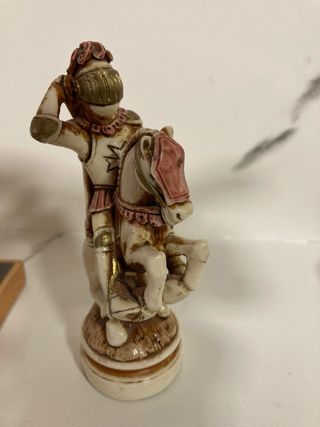 Ajedrez con figuras de alabastro.Nigri