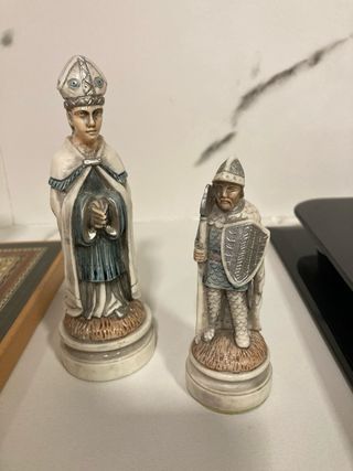 Ajedrez con figuras de alabastro.Nigri