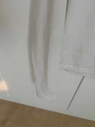 Camiseta blanca manga larga escote cuadrado