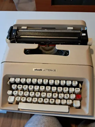Máquina de escribir Olivetti Lettera 35