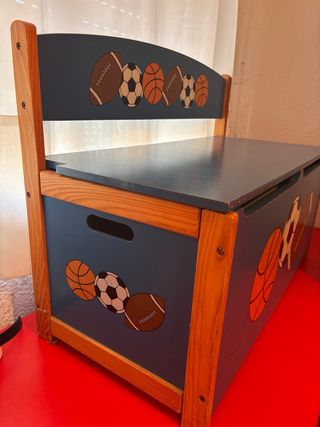 Banco infantil con baúl y dibujos