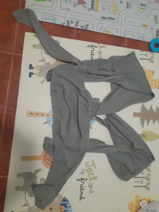 Fular porteo gris. Kaboo