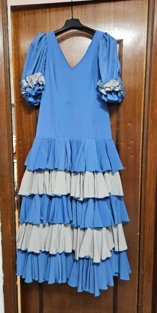 Traje de flamenca azul y gris