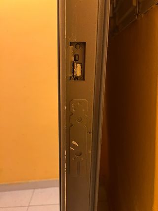 Puerta metálica acústica con marco