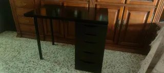 Mesa estudio con cajonera negra