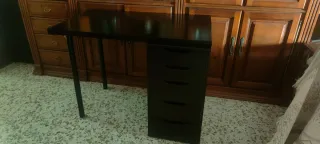 Mesa estudio con cajonera negra