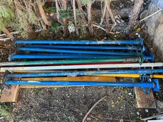 Puntales de obra metálicos