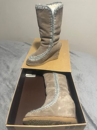 Botas Mou nuevas de caña alta con cuña, punta fina