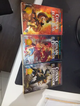 5 libros  Conan en perfecto estado, nunca leídos