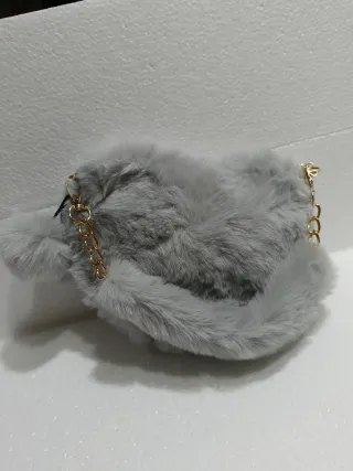 Borsetta a forma di cuore grigia con pelo