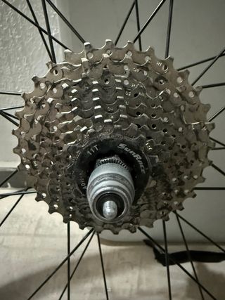 Rodillo inteligente ciclismo Bkool + rueda