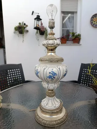 Pie de lámpara de cerámica y metal