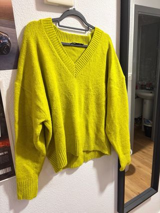 Jersey Zara cuello pico amarillo