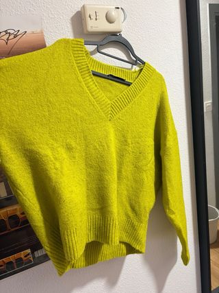 Jersey Zara cuello pico amarillo