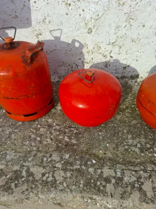 Botellas de camping gas  Grandes 20€ pequeñas 15€
