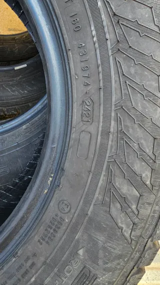 Neumático Nokian Snowproof C 215/70 R15