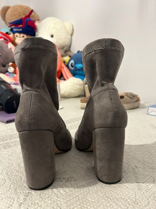 Botas de tacón grises