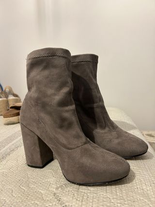 Botas de tacón grises