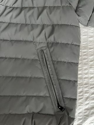 Cazadora Bershka reflectante gris Talla S