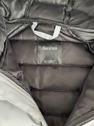 Cazadora Bershka reflectante gris Talla S