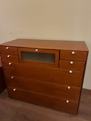 Mueble tocador de madera con cristal
