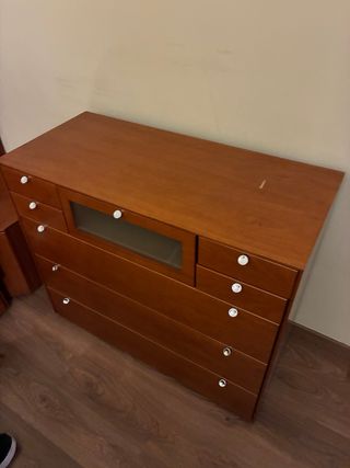 Mueble tocador de madera con cristal