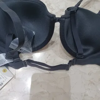 Sujetador negro 90C con etiquetas