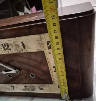 Reloj de mesa antiguo decorativo