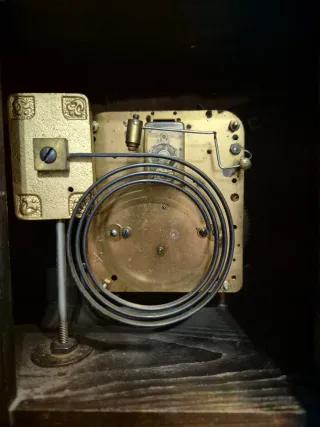 Reloj de mesa antiguo decorativo