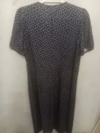 Vestido azul con lunares blancos