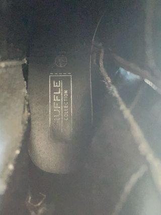 Botines negros efecto piel con cremallera