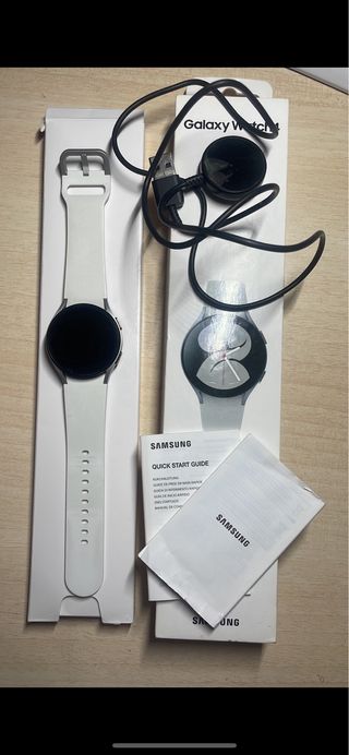 Samsung Galaxy Watch 4 Blanco + Cargador