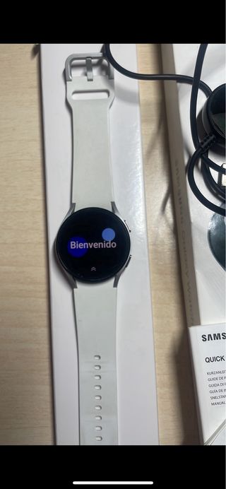 Samsung Galaxy Watch 4 Blanco + Cargador