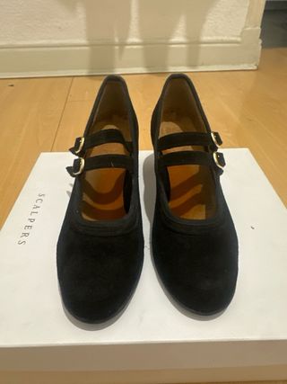 Zapatos de flamenco negros.