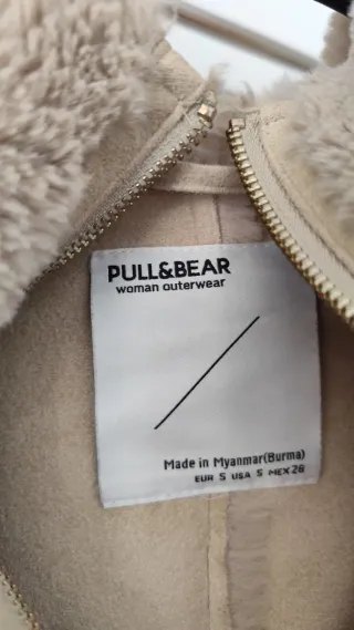 Abrigo pelo Pull&Bear con capucha beige