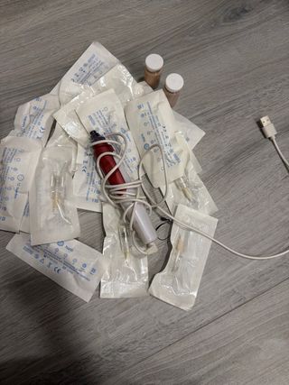 Dermapen con agujas y cargador