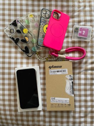 iPhone 14 Blanco con Accesorios