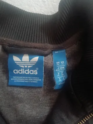 Chaqueta Adidas Negra con Rayas Blancas