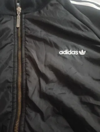 Chaqueta Adidas Negra con Rayas Blancas