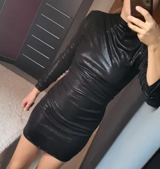 Vestido corto negro brillante