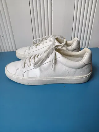 Zapatillas blancas tipo bamba con cordones