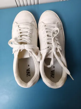 Zapatillas blancas tipo bamba con cordones