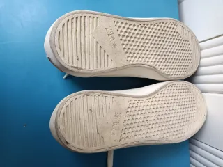 Zapatillas blancas tipo bamba con cordones