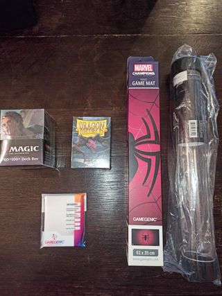 Playmat, tubo, sleeves, perfect e portamazzo tcg