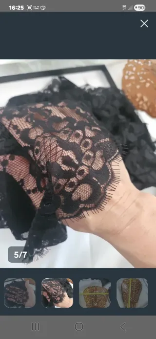 Mantilla Madrina, Peineta Marrón y Guantes Negros